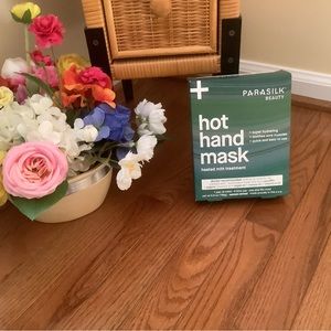 NWT! Parasailing Hot Hand Mask